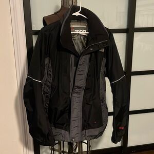 Spyder Gore-Tex men’s snowboarding jacket, size large.